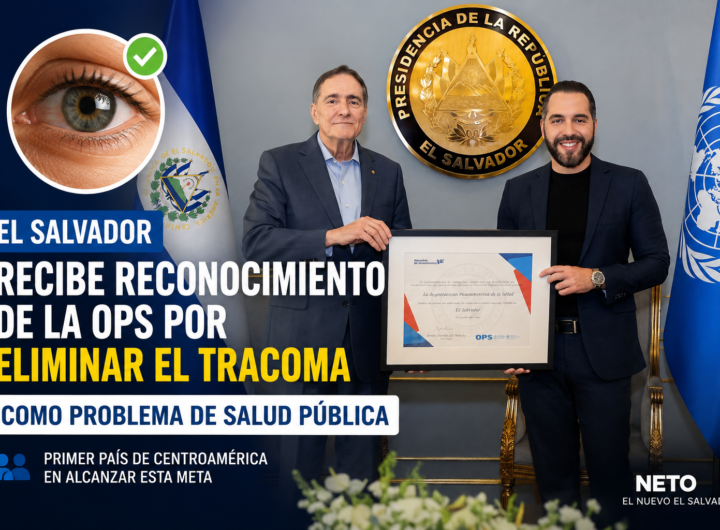 El presidente Nayib Bukele recibe del director de la OPS, Jarbas Barbosa, el reconocimiento que acredita a El Salvador por eliminar el tracoma como problema de salud pública.