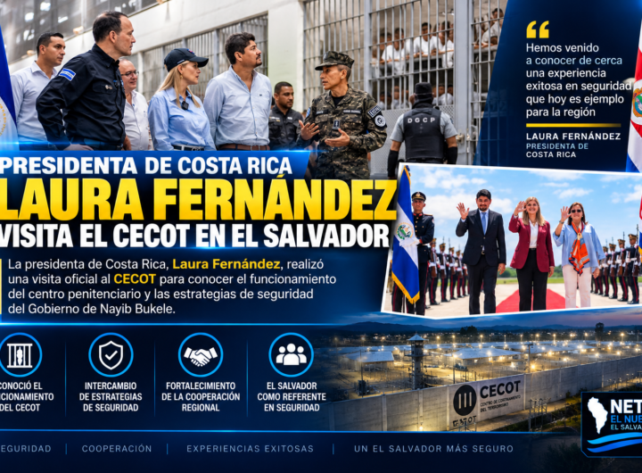 Presidenta de Costa Rica, Laura Fernández, durante su visita al CECOT en El Salvador.